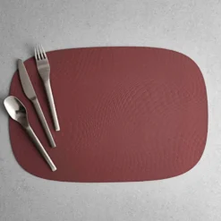 Aida Karim Rashid recycled læder dækkeserviet bordeaux