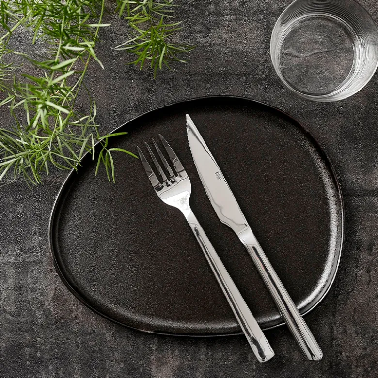 Aida RAW Titanium Black Organic frokosttallerken 24 cm