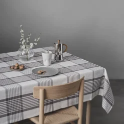 By Mogensen dug large checks 140x140 cm