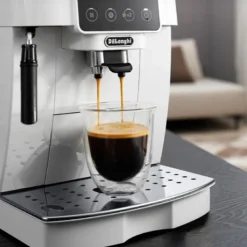 DeLonghi Magnifica Start ECAM220.20W espressomaskine hvid 1450 watt