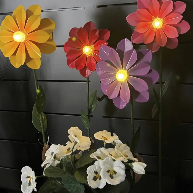 Enjoy solcellelampe metal blomst - 4 assorterede farver