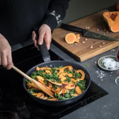 Fiskars Hard Face 3,5 liter sauterpande 28 cm med låg