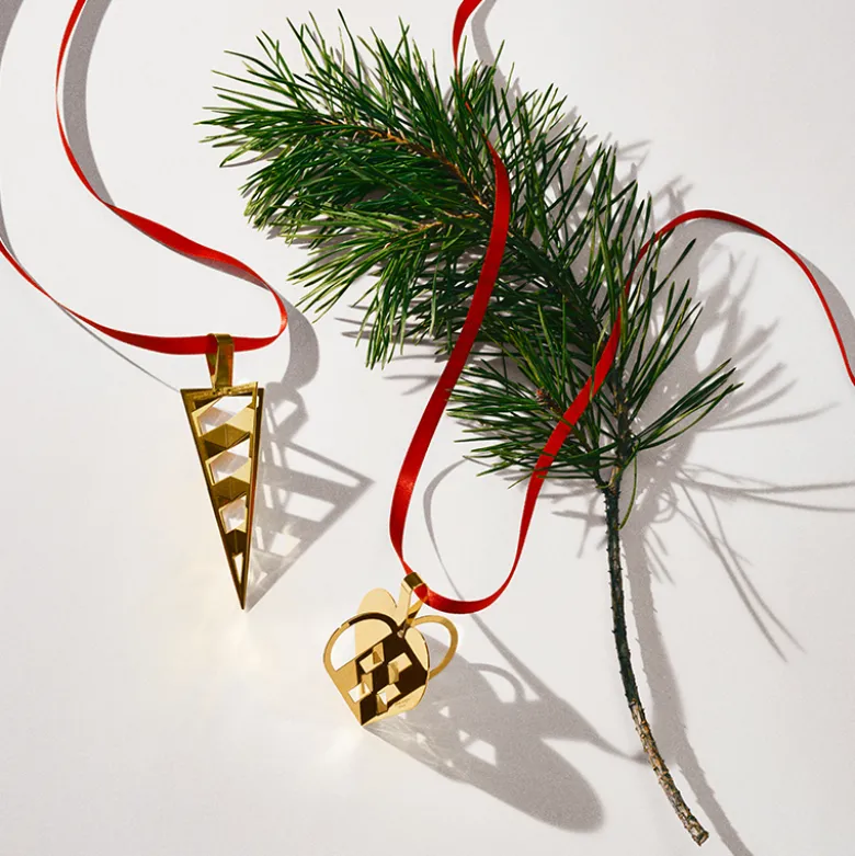 Georg Jensen Jul 2025 ornamentsæt med hjerte og kræmmerhus