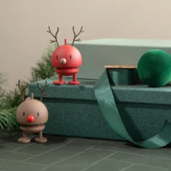 Hoptimist Soft Reindeer Bumble rød 9,2 cm