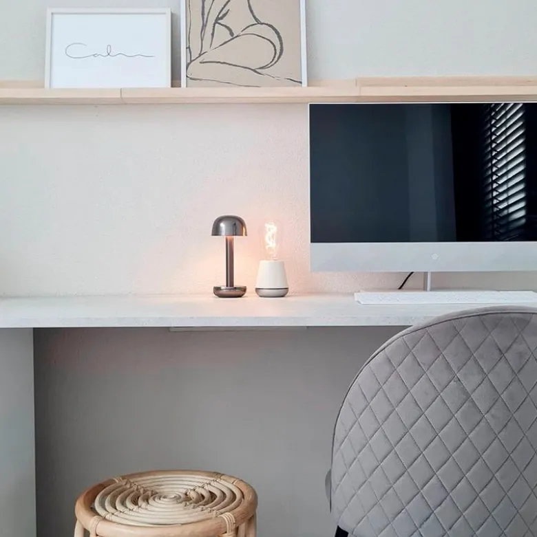 Humble Two bordlampe titanium