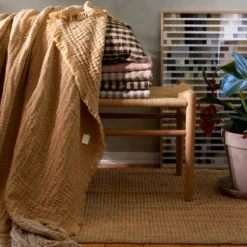 Juna Reloved sengetæppe sand 190x240 cm