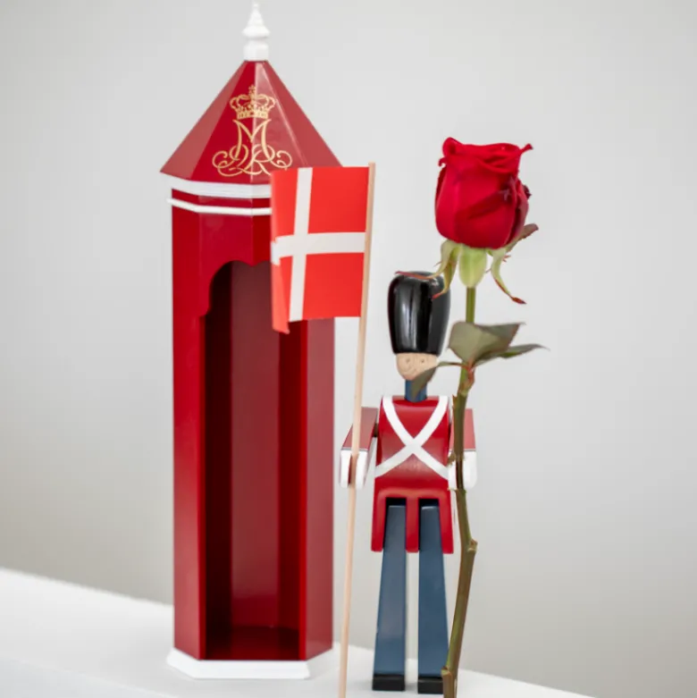 Kay Bojesen Figurines Fanebærer træfigur rød H 29,5 cm