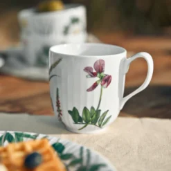 Kähler Hammershøi Summer 2026 coastal flower krus 33 cl