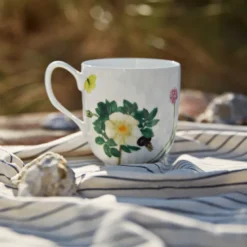 Kähler Hammershøi Summer 2026 coastal flower krus 33 cl