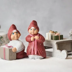 Klarborg Josefine & Oliver med slæde og gaver 13 cm