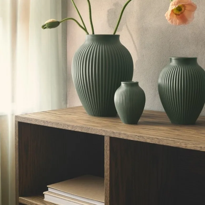 Knabstrup Keramik Ripple mat vase mørkegrøn H 20 cm