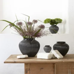 Knabstrup Keramik Ripple vase sort H 20 cm