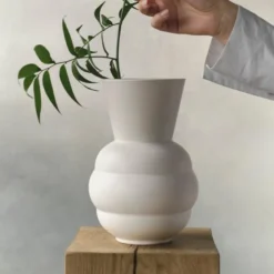 Knabstrup Keramik Tortus Archie vase No1 hvid H 21 cm