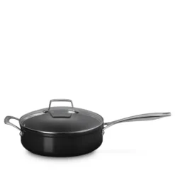 Le Creuset Essential sauterpande med keramisk belægning 26 cm 4 liter