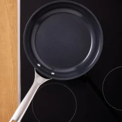 Le Creuset Essential stegepande med keramisk belægning 24 cm