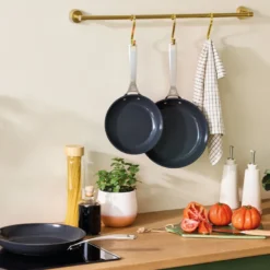Le Creuset Essential stegepande med keramisk belægning 24 cm