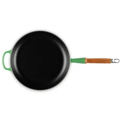 Le Creuset Signature støbejern stegepande med træhåndtag Ø 28 cm bamboo green