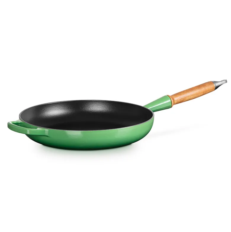 Le Creuset Signature støbejern stegepande med træhåndtag Ø 28 cm bamboo green