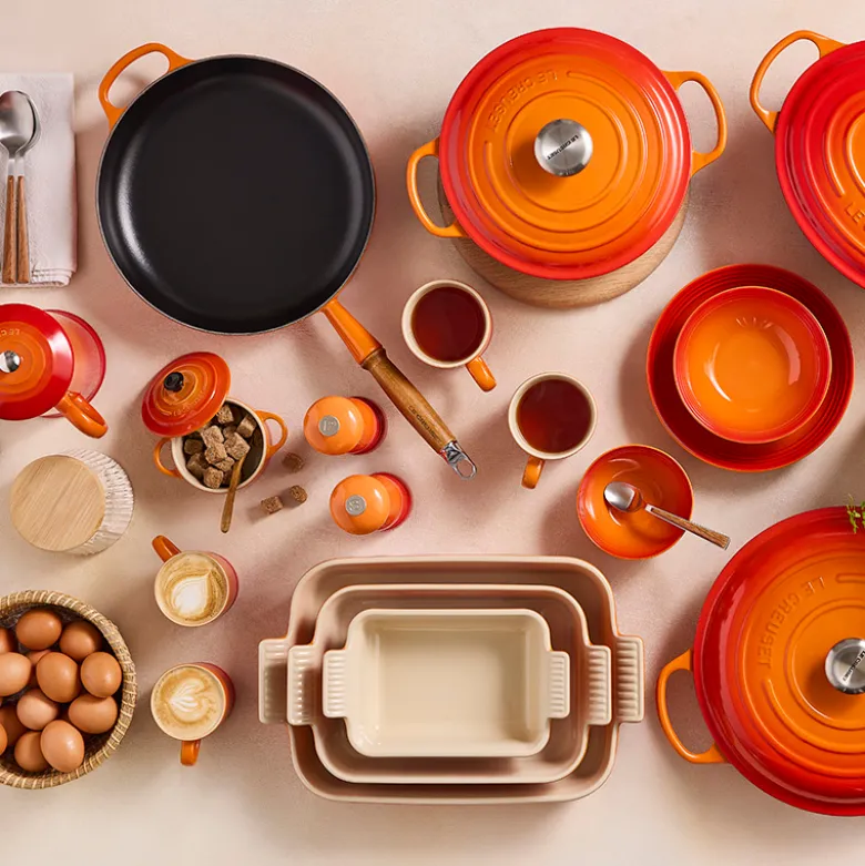 Le Creuset Signature støbejern stegepande med træhåndtag Ø 28 cm volcanic