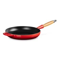 Le Creuset Signature støbejern stegepande med træhåndtag Ø 28 cm cerise
