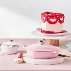 Le Creuset Signature støbejern hjertebuffetgryde med hjerteformet knop Ø 20 cm shell pink