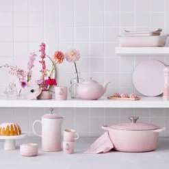 Le Creuset Signature støbejern rund gryde Ø 24 cm shell pink