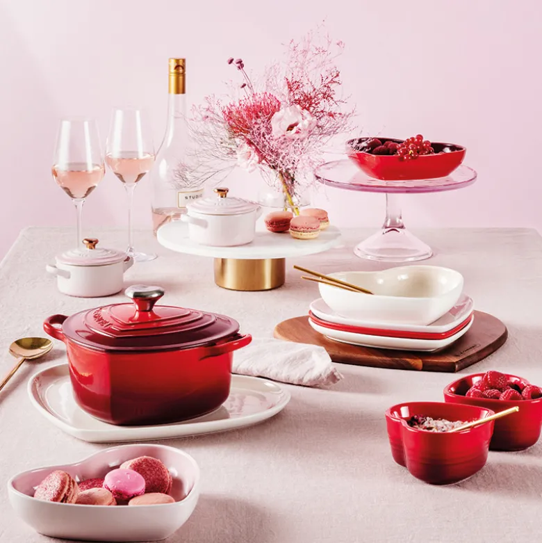 Le Creuset Signature stentøj hjerteformet skål 20 cm Shell Pink