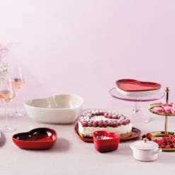 Le Creuset Signature stentøj hjerteformet skål 20 cm Cerise
