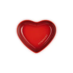 Le Creuset Signature stentøj hjerteformet skål 20 cm Cerise