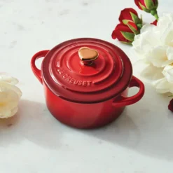 Le Creuset Signature stentøj minigryde med hjerteformet knop 10 cm Cerise