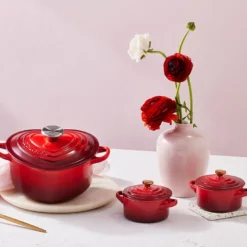 Le Creuset Signature stentøj minigryde med hjerteformet knop 10 cm Cerise