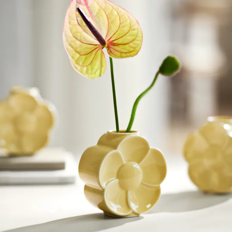 Lyngby Porcelæn Flower smørblomst vase sand H 11,5 cm