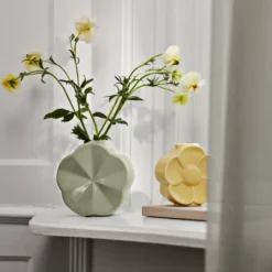 Lyngby Porcelæn Flower snerle vase grøn H 14 cm