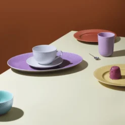 Lyngby Porcelæn Rhombe Color fad lilla 35 cm