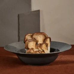 Lyngby Porcelæn Rhombe Earth dyb tallerken slate Ø 24,5 cm