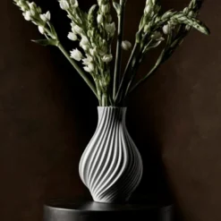 Lyngby Porcelæn Twist vase hvid H 18 cm