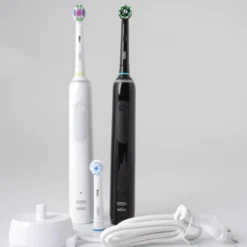 Oral-B Pro gavesæt med to tandbørster 3 3900 Duo black/white