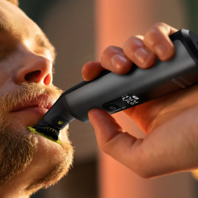Philips OneBlade Pro shaver 360 face + body