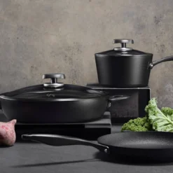 Scanpan Pro SB+ Induction kasserolle med låg sort non-stick 1.8 liter