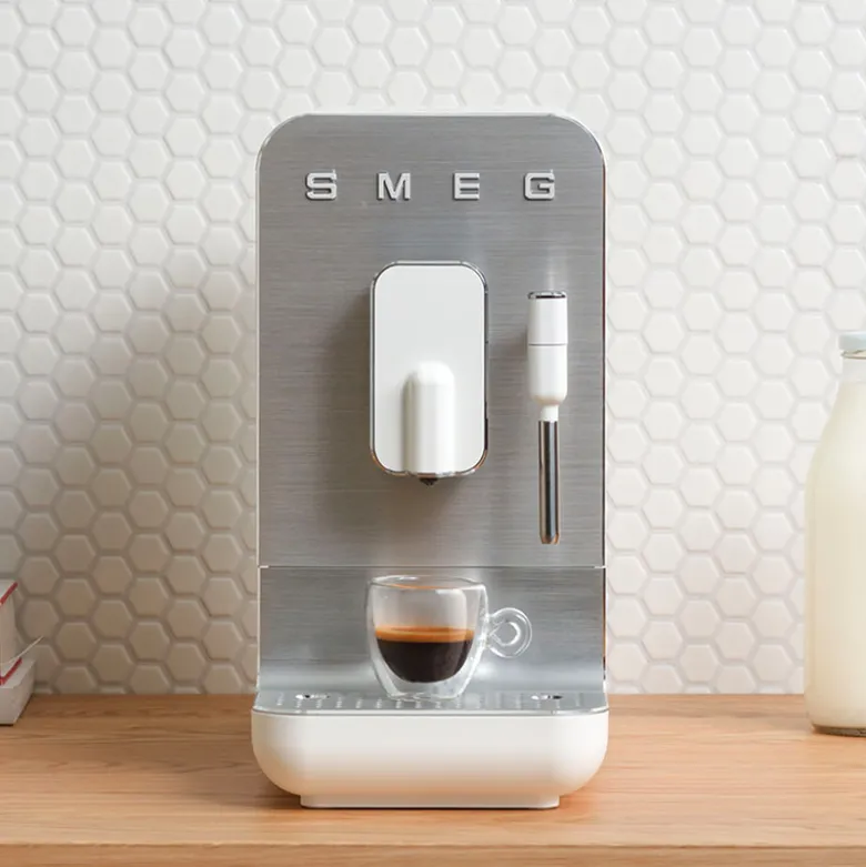 Smeg Collezione automatisk espressomaskine 19 bar hvid