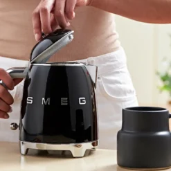Smeg KLF05BLEU elkedel mini sort 0,8 liter 1400 watt