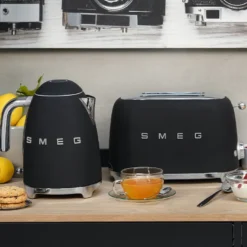 Smeg KLF03BLMEU elkedel mat sort 1,7 liter 2400 watt