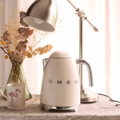 Smeg KLF03CREU elkedel creme 1,7 liter 2400 watt