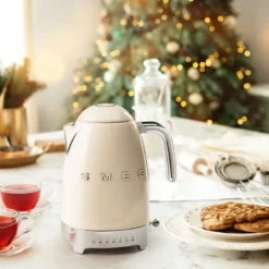 Smeg KLF03CREU elkedel creme 1,7 liter 2400 watt
