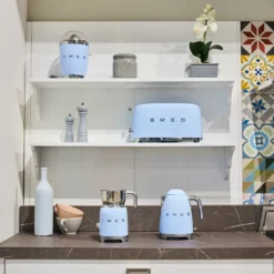 Smeg KLF03PBEU elkedel pastelblå 1,7 liter 2400 watt