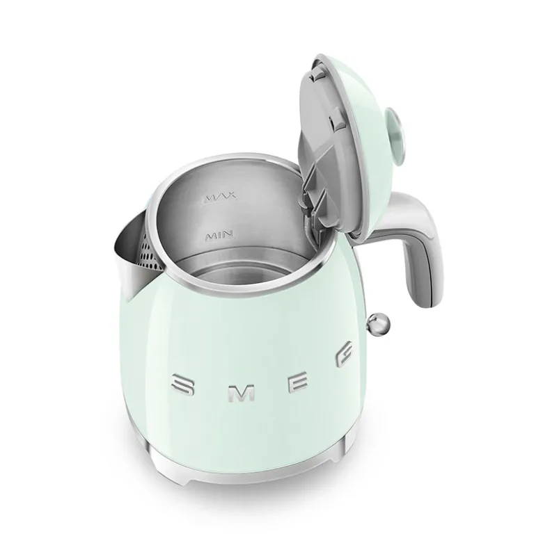 Smeg KLF05PGEU elkedel mini pastelgrøn 0,8 liter 1400 watt