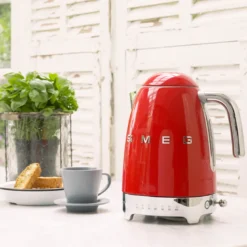 Smeg KLF04RDEU elkedel rød 1,7 liter 2400 Watt
