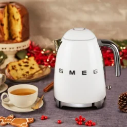 Smeg KLF03WHEU elkedel hvid 1,7 liter 2400 watt