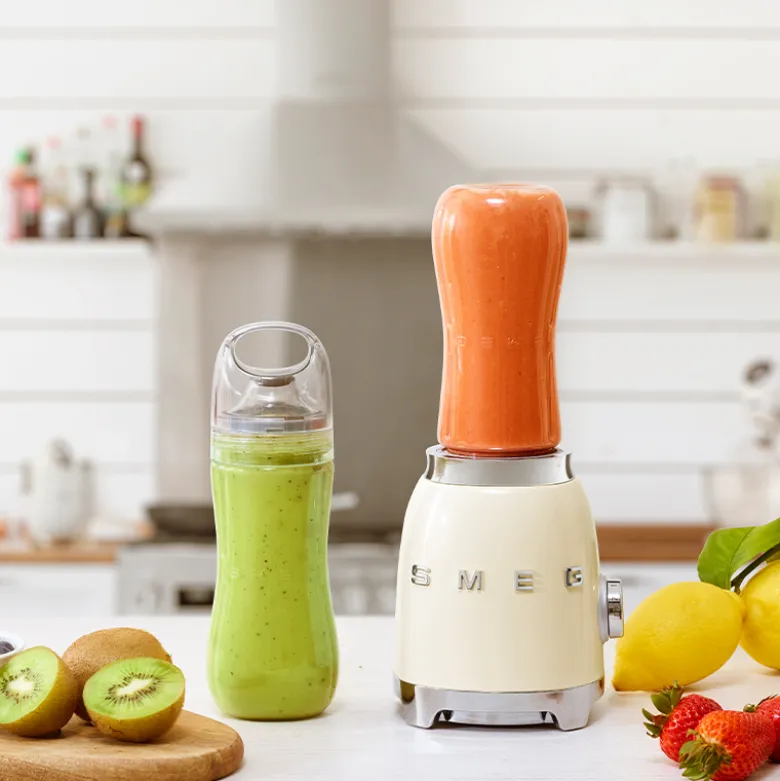 Smeg PBF01WHEU Personal blender creme inkl. 2 stk. flasker 0,6 liter