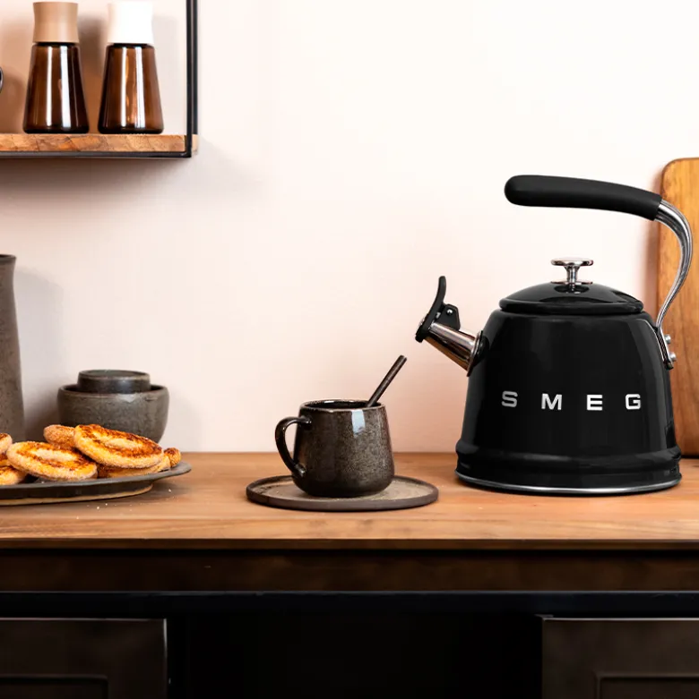 Smeg 50's Style fløjte kedel sort 2,3 liter